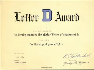 small_mom letter D.webp